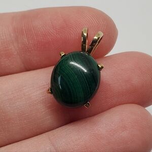 14k Yellow Gold Malachite Cabochon Oval Pendant